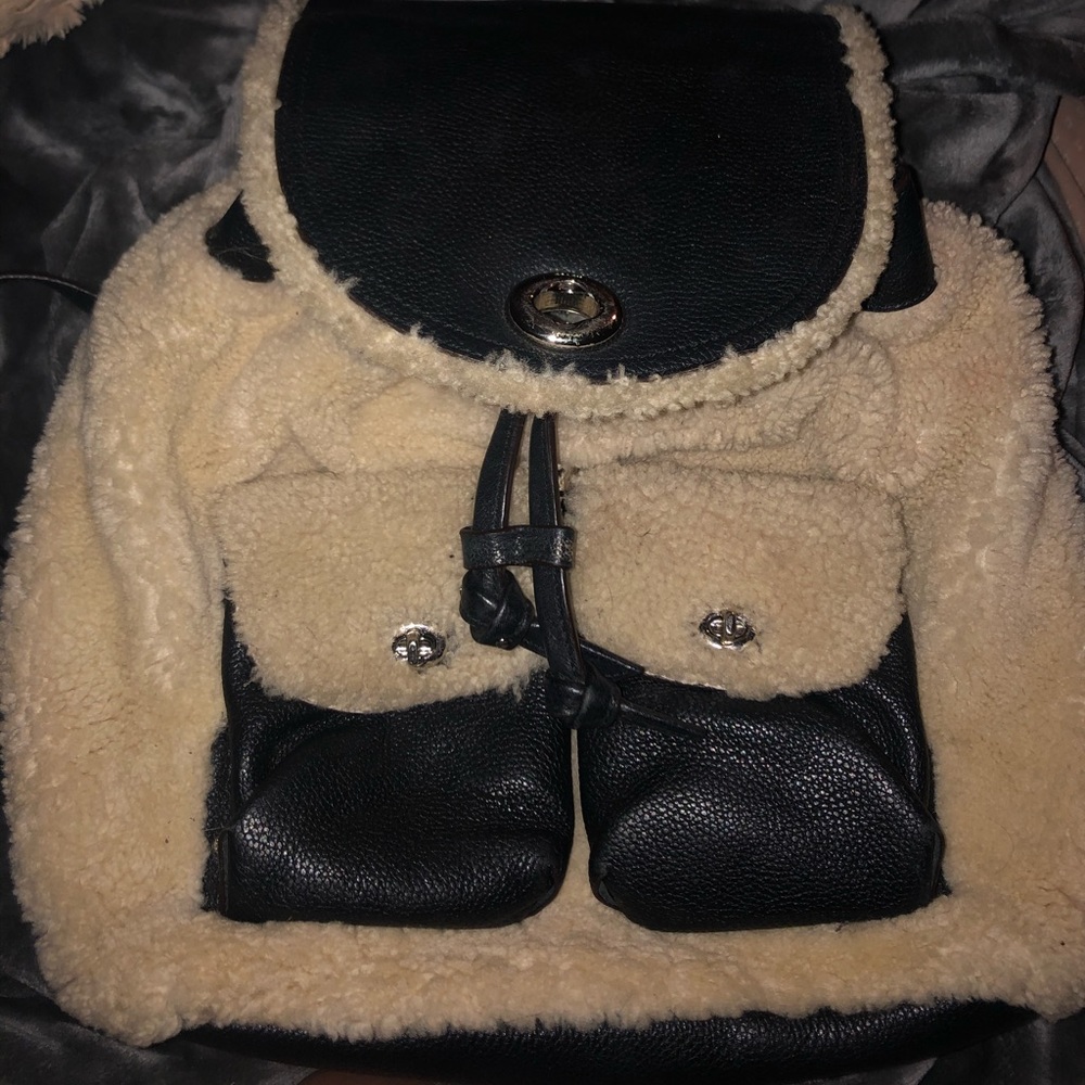 Shearling coach ( drawstring/mini backpack )